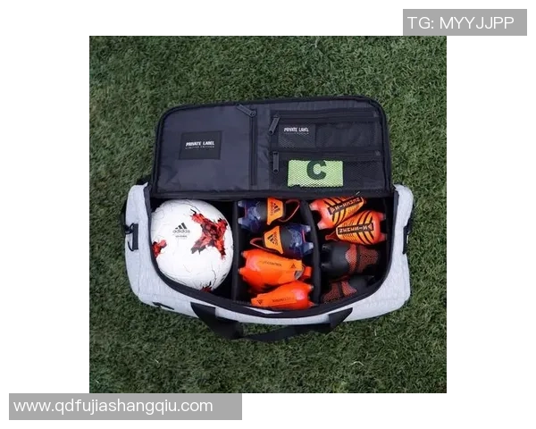 球星同款足球鞋包女款时尚潮流运动装备完美搭配提升比赛表现